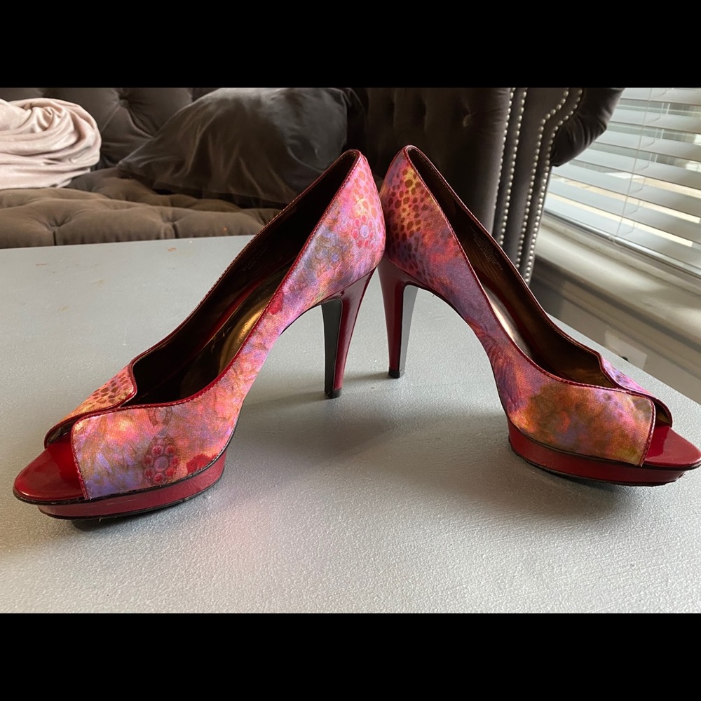 Size 8 multicolored Carlos Santana heels